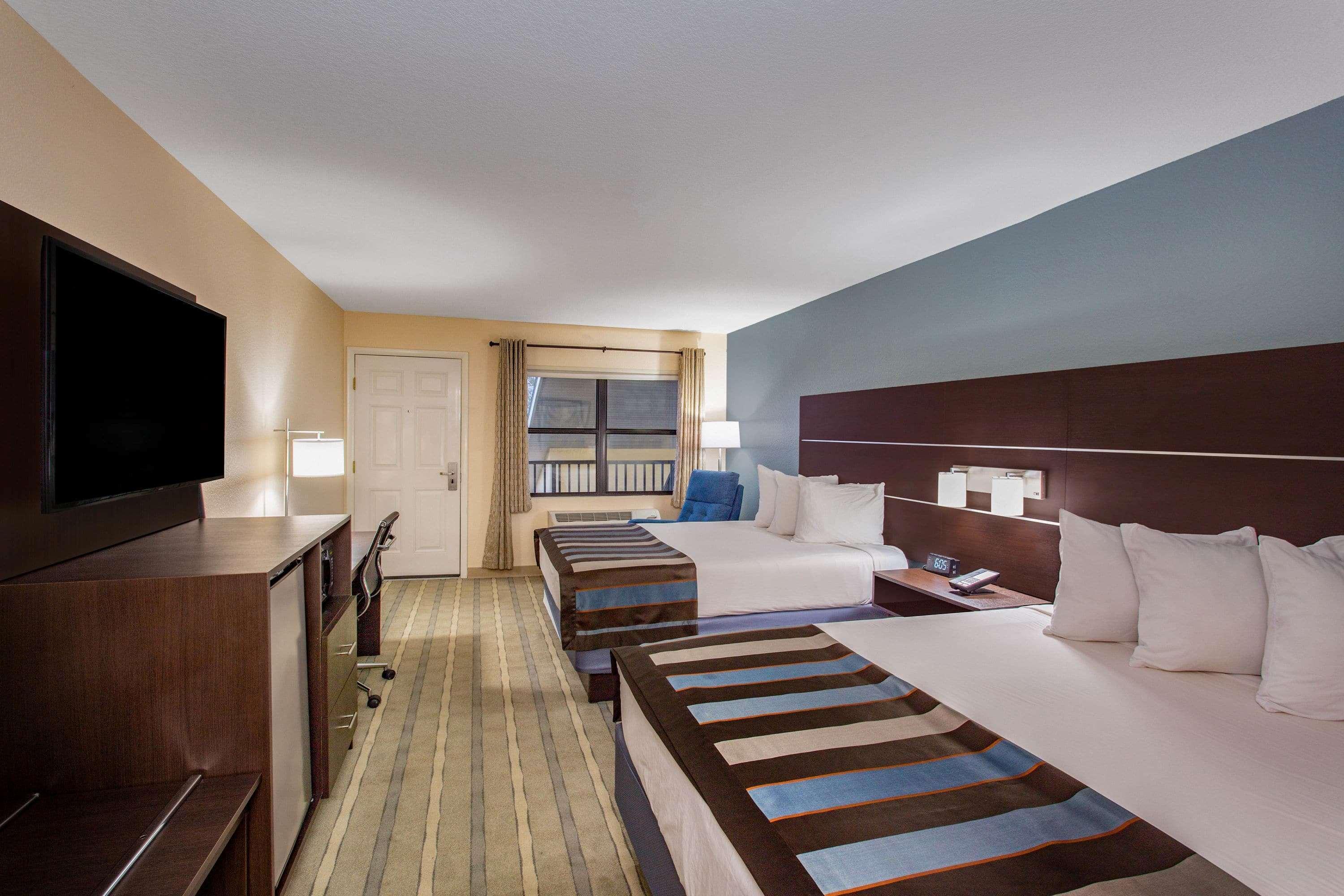 Baymont By Wyndham Punta Gorda/Port Charlotte Hotel Exterior photo